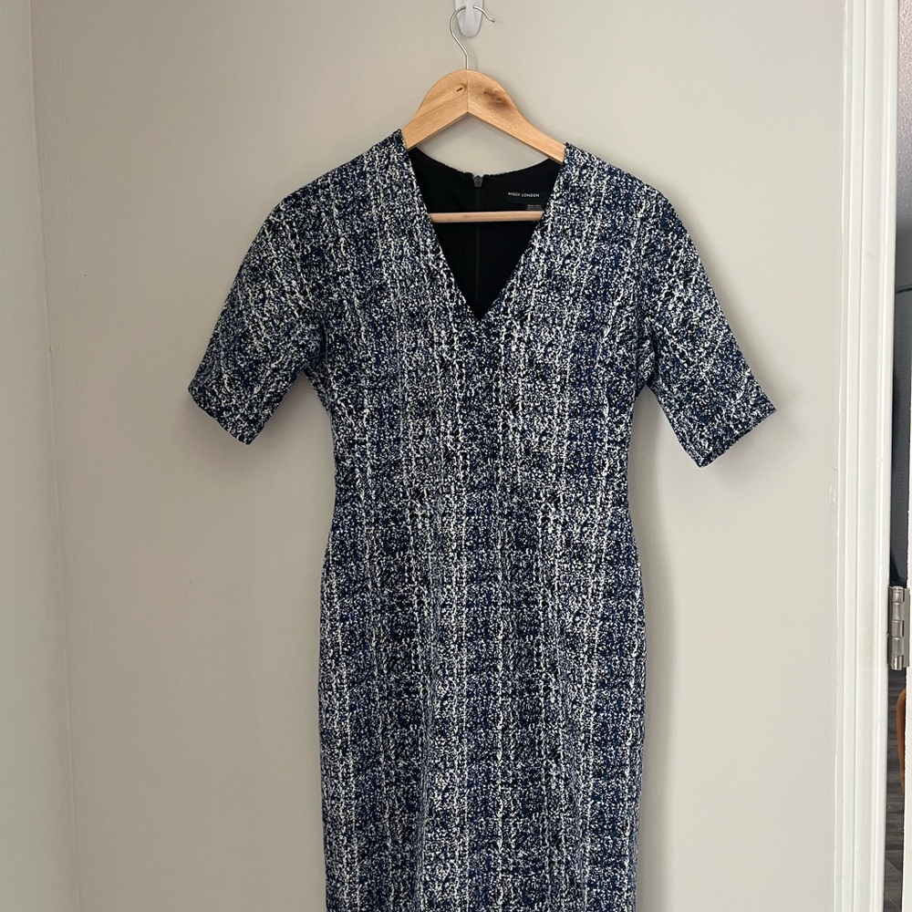 Maggy London Black and White Sheath Midi Dress V-Neck Short Sleeve